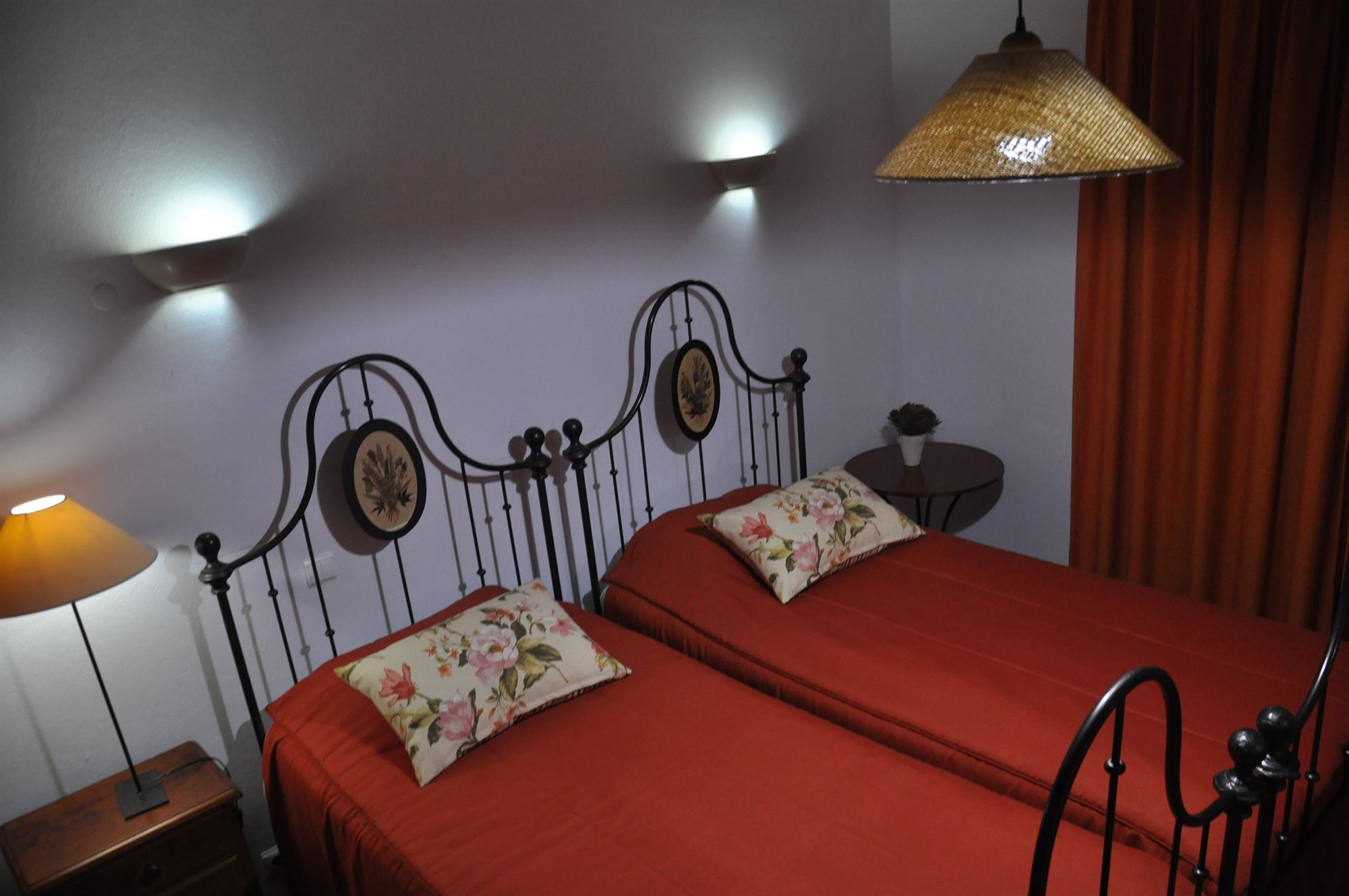 Casas De Campo Do Pomar B&B - Self Check-In Сантана Экстерьер фото